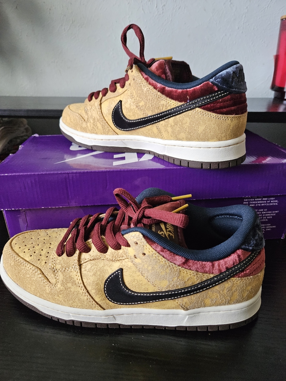 Mens Nike SB Dunk Low Pro Sneakers